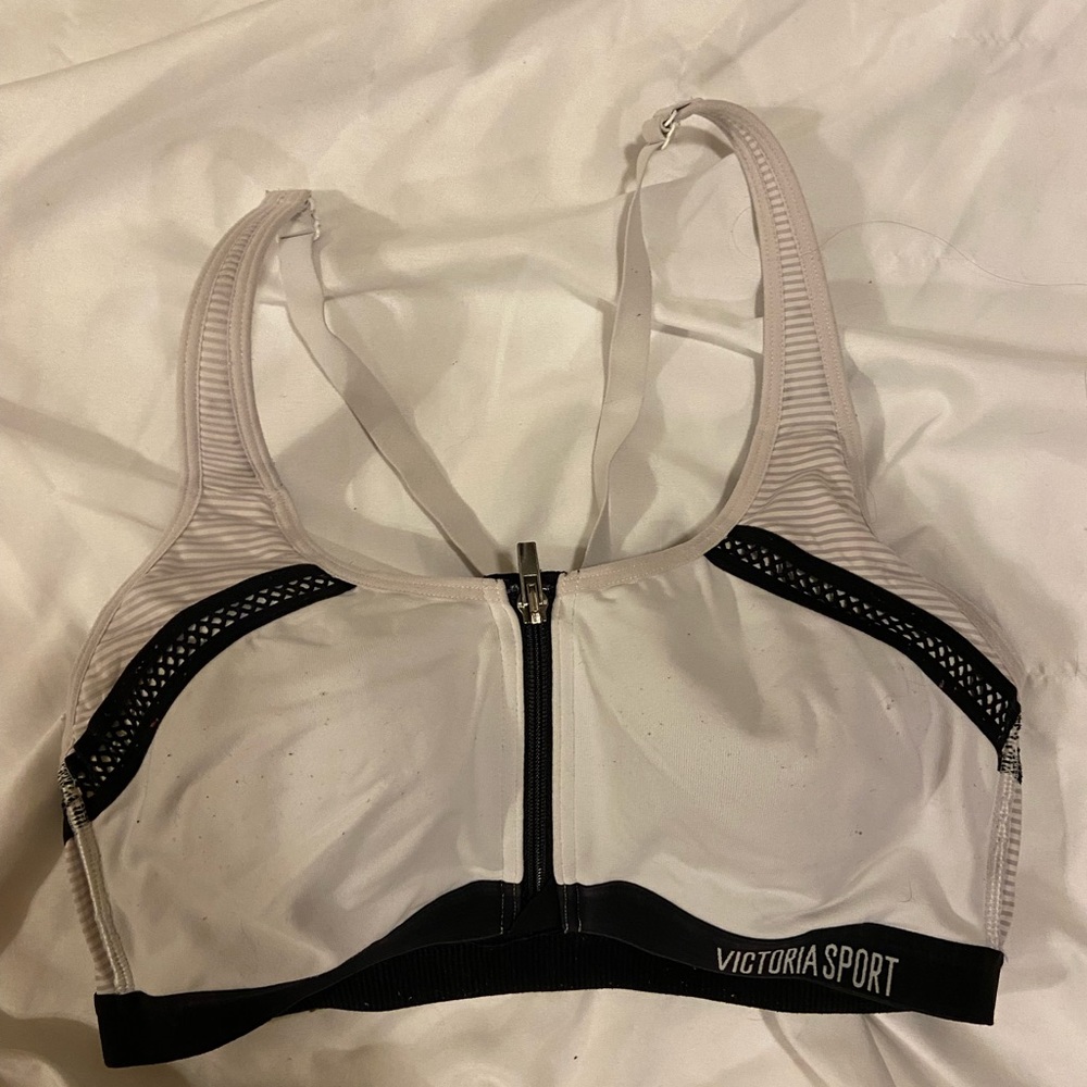 34C Victoria Sport front zip bra
